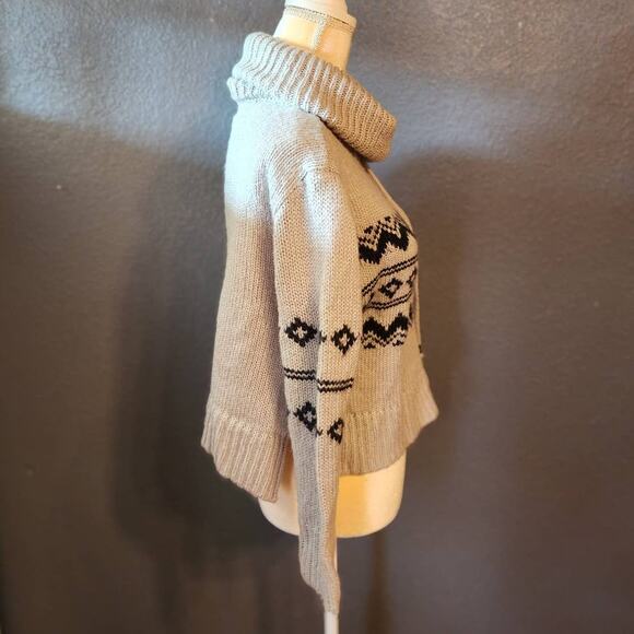 Moon & Madison Turtle Neck Knit Cropped Sweater Size Small - Picture 2 of 6